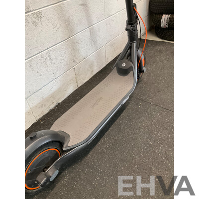 Segway Ninebot Kickscooter F65l Electric Scooter - Black