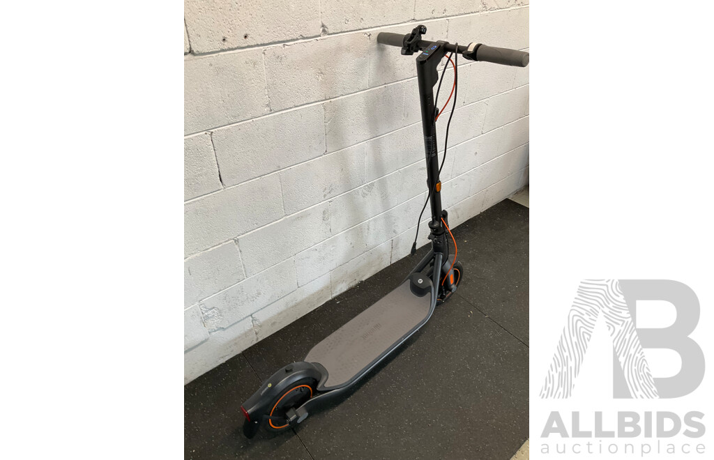 Segway Ninebot Kickscooter F65l Electric Scooter - Black
