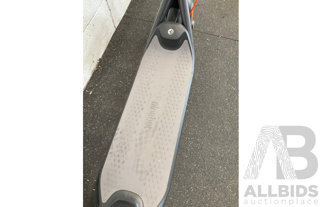 Segway Ninebot Kickscooter F65l Electric Scooter - Black