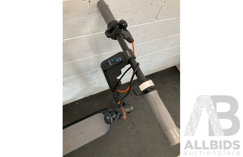 Segway Ninebot Kickscooter F65l Electric Scooter - Black