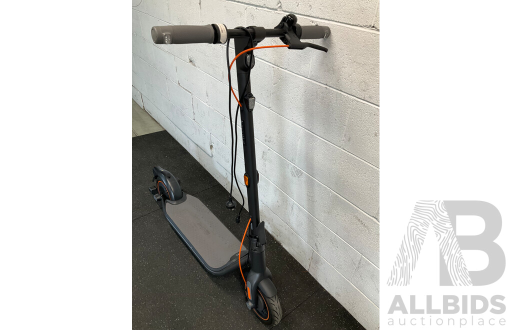 Segway Ninebot Kickscooter F65l Electric Scooter - Black