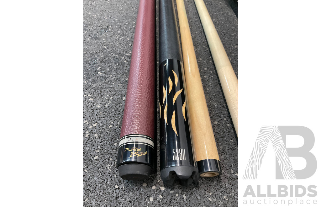 MEZZ CUES Professional Pool Cue Case with Two Pool Cues