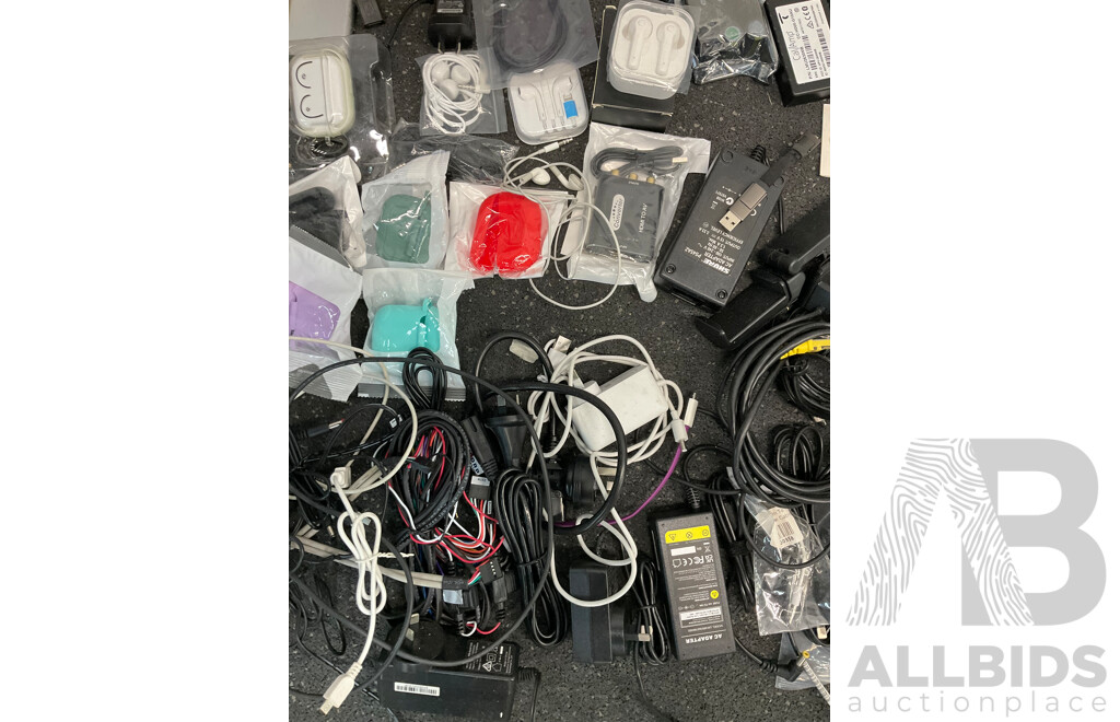 Assorted Accessories and Cables, Including 15A Lead, Light Bulbs, Earpods, NAVIG(8)R Watch and More