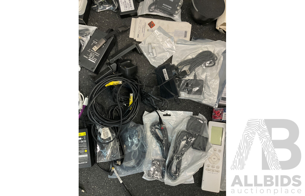 Assorted Accessories and Cables, Including 15A Lead, Light Bulbs, Earpods, NAVIG(8)R Watch and More