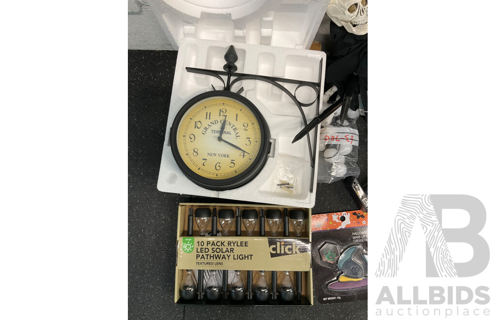 Assorted Halloween Decor