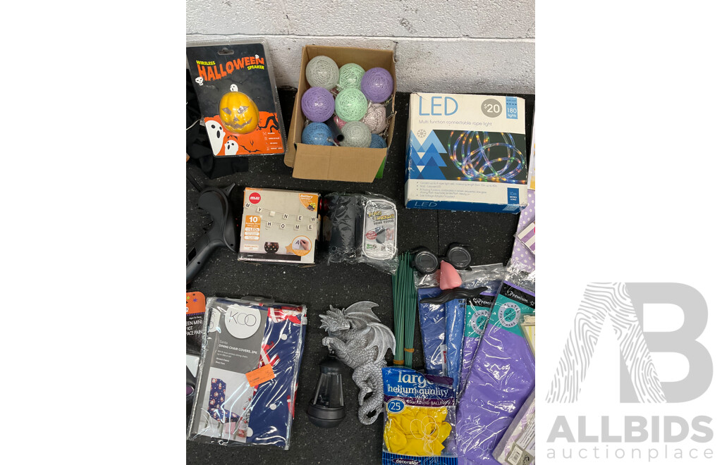 Assorted Halloween Decor