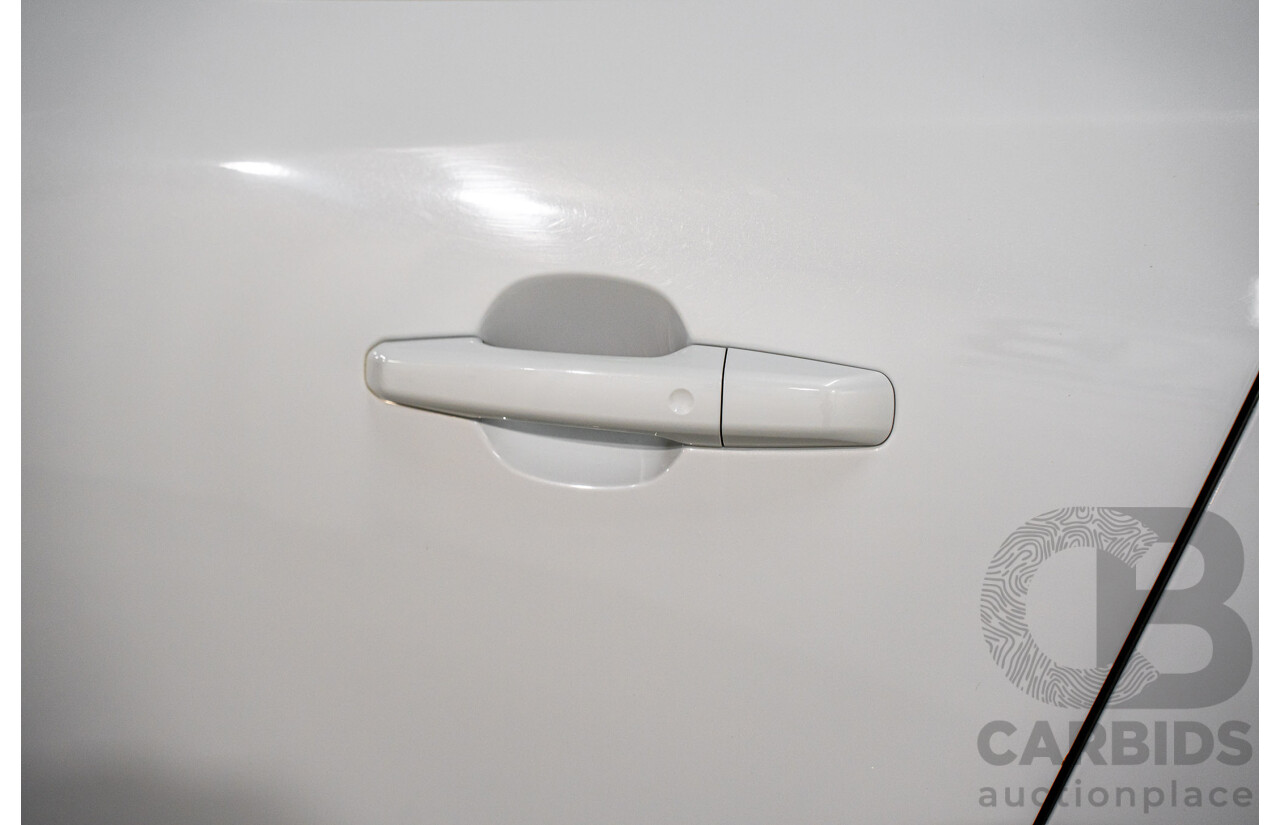 08/2016 Jaguar F-Pace 30d Portfolio (AWD) 4d Wagon Glacier White Metallic Turbo Diesel V6 3.0L