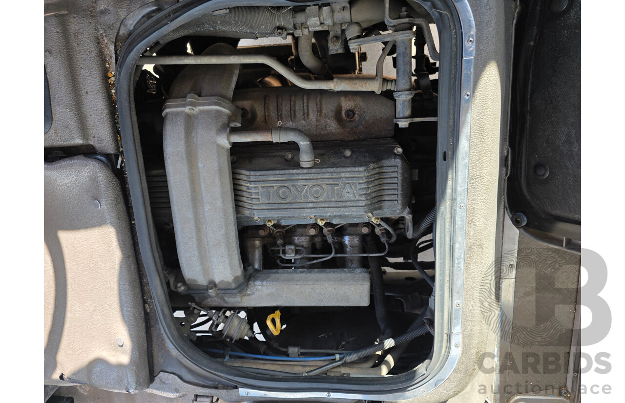 06/1997 Toyota Coaster Bus 4.2L HZB50R White - RV Project