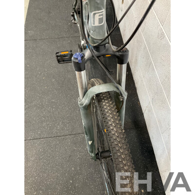 FLUID Momentum Mountain Bike