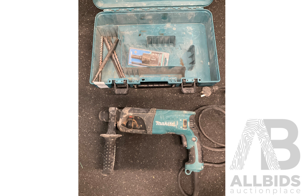 MAKITA (HR2470) Rotary Hammer Drill 