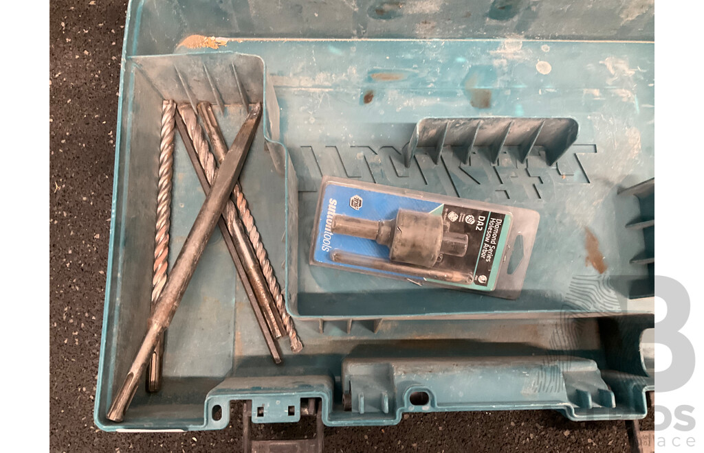 MAKITA (HR2470) Rotary Hammer Drill 