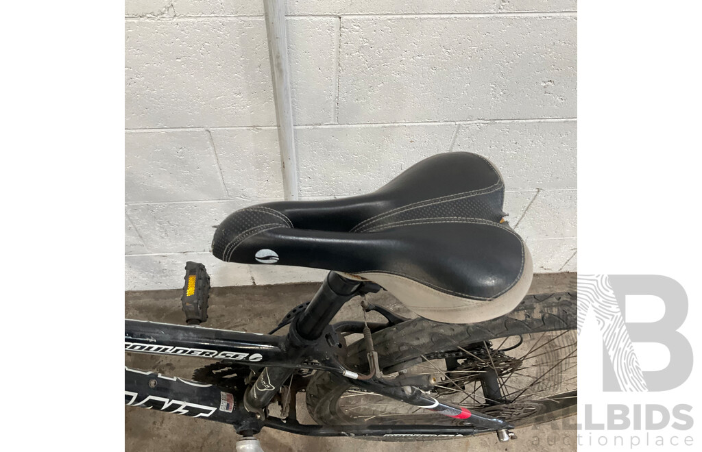 Giant Boulder SE Bike