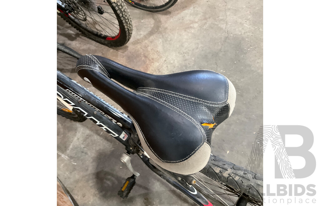 Giant Boulder SE Bike