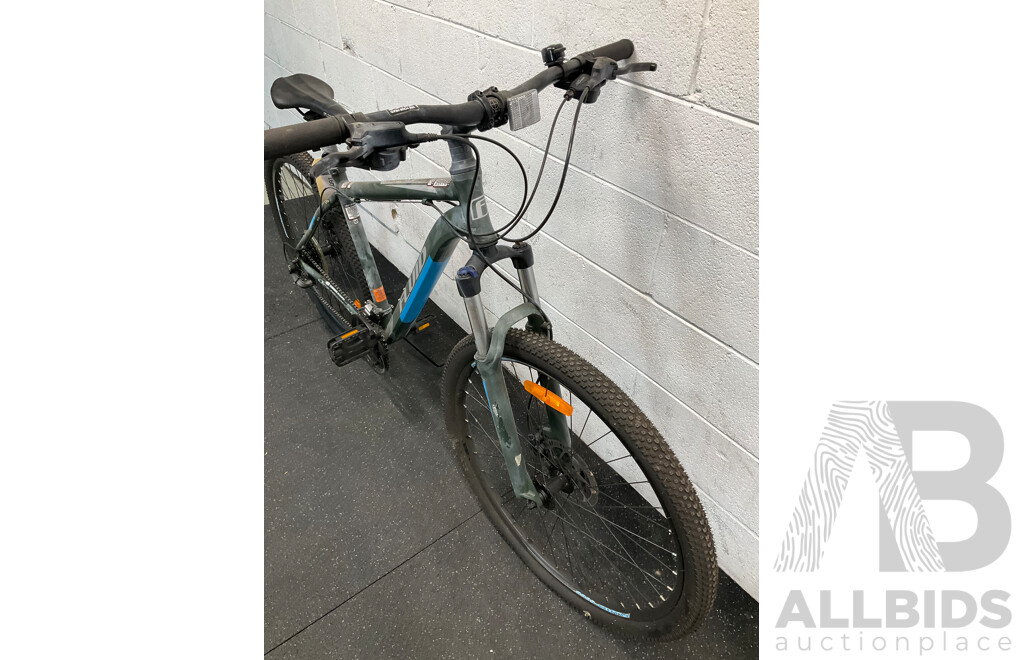 FLUID Momentum Mountain Bike