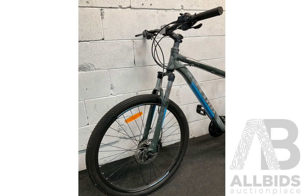 FLUID Momentum Mountain Bike