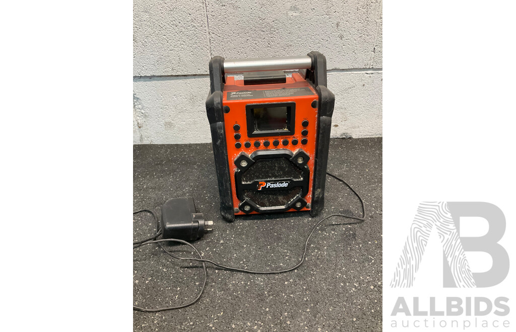 PASLODE Jobsite Digital Bluetooth AM/FM Radio and Charger