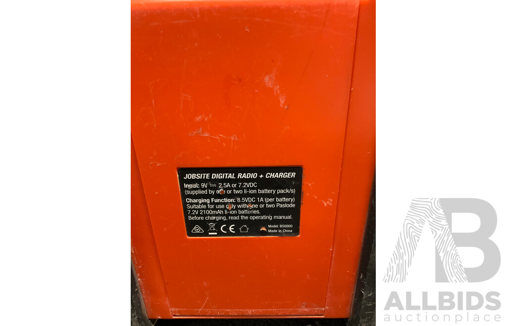 PASLODE Jobsite Digital Bluetooth AM/FM Radio and Charger