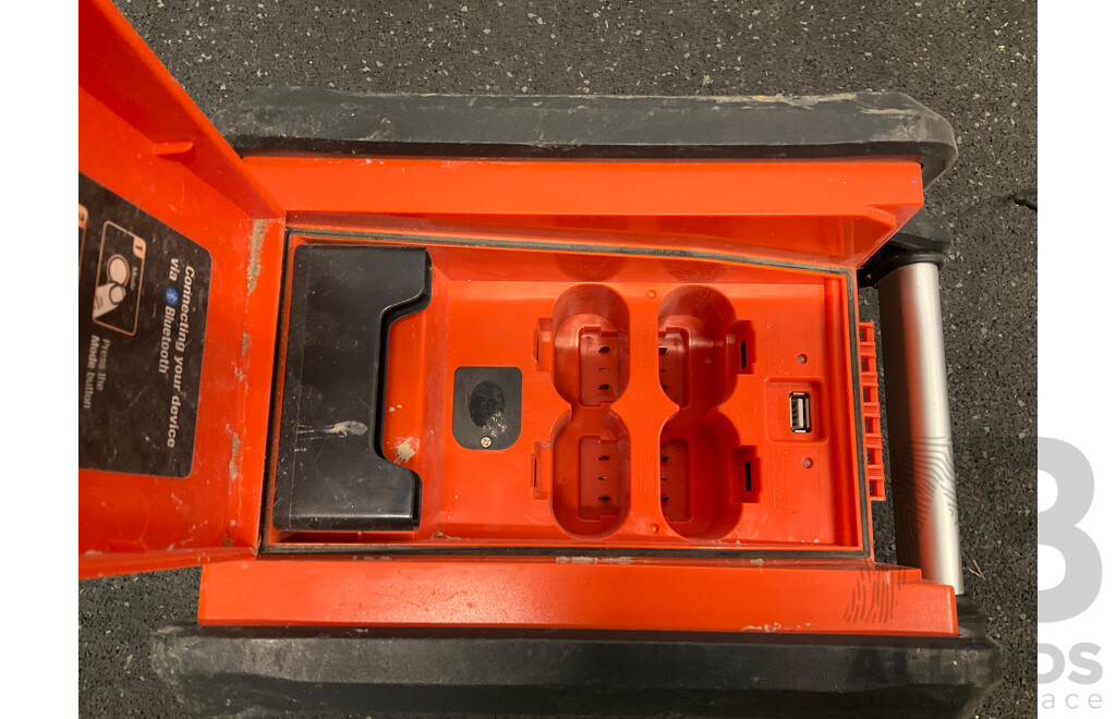 PASLODE Jobsite Digital Bluetooth AM/FM Radio and Charger