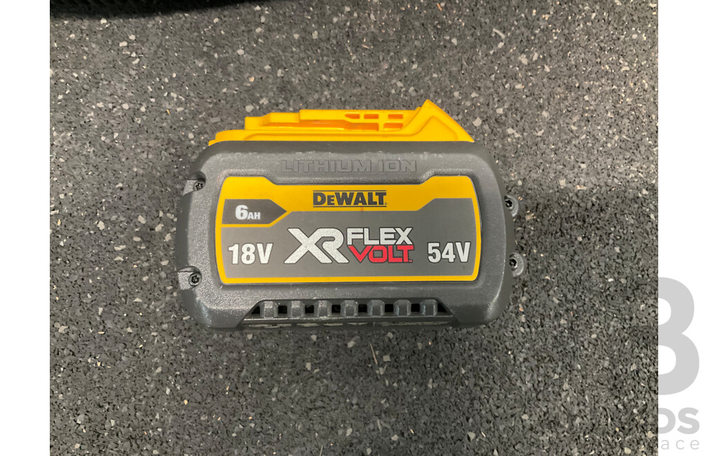 DeWALT FlexVolt Dust Extractor (DCV586M) with 18V 6Ah Battery 