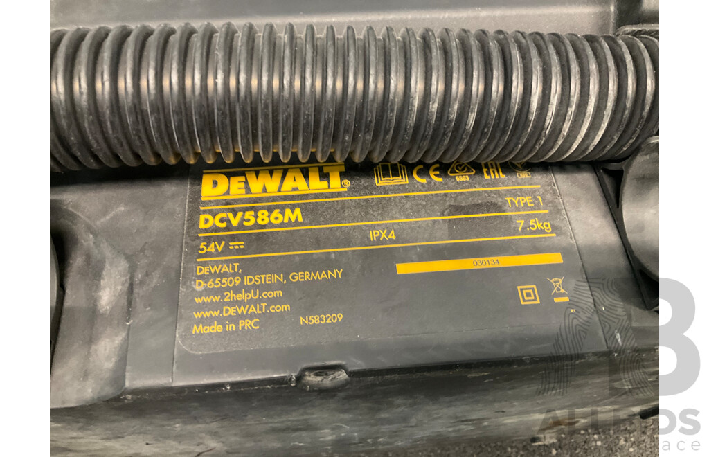 DeWALT FlexVolt Dust Extractor (DCV586M) with 18V 6Ah Battery 