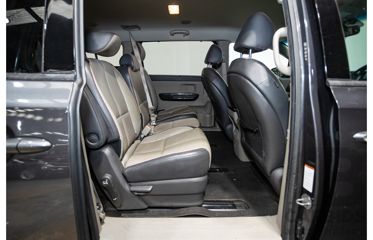 05/2015 Kia Carnival Platinum YP 4d Wagon Platinum Graphite Metallic Turbo Diesel 2.2L