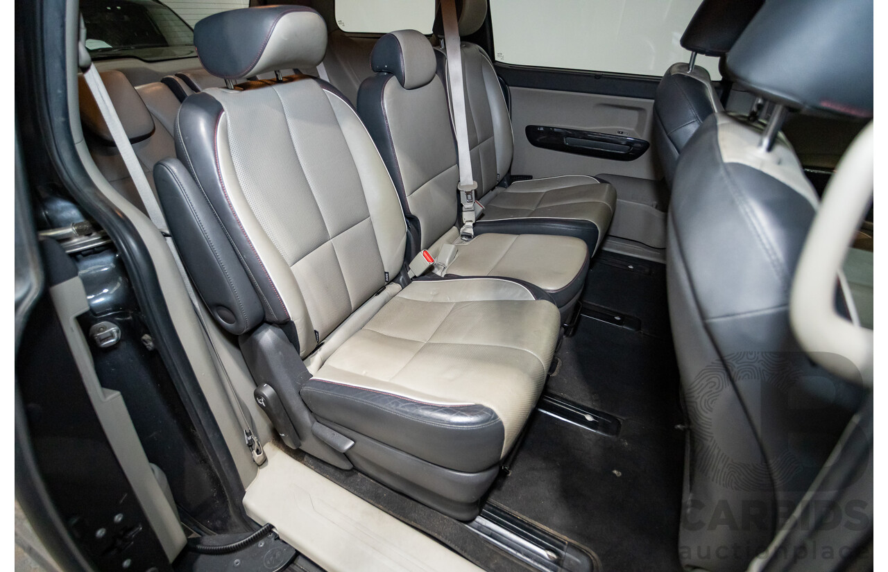05/2015 Kia Carnival Platinum YP 4d Wagon Platinum Graphite Metallic Turbo Diesel 2.2L