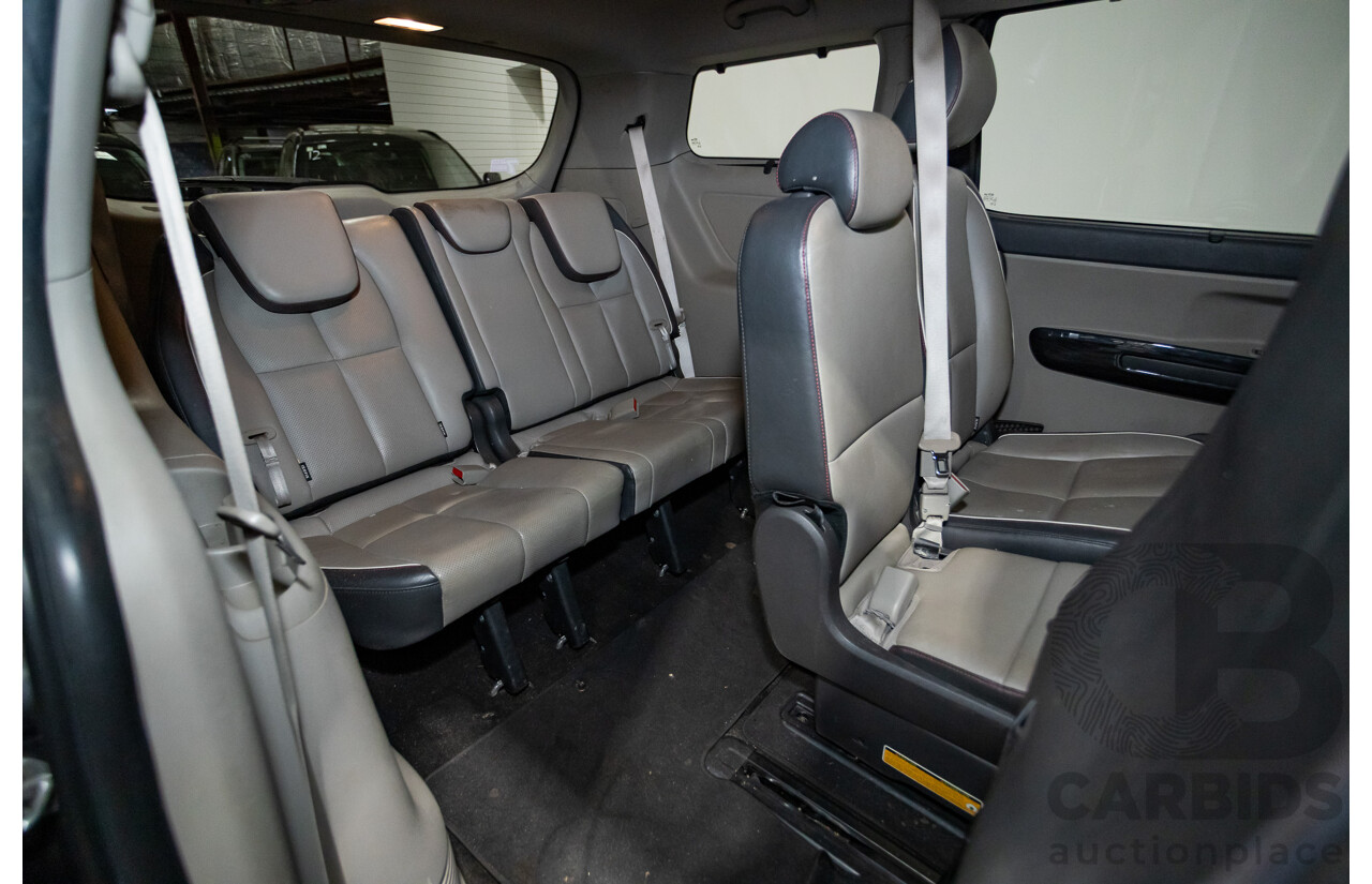 05/2015 Kia Carnival Platinum YP 4d Wagon Platinum Graphite Metallic Turbo Diesel 2.2L