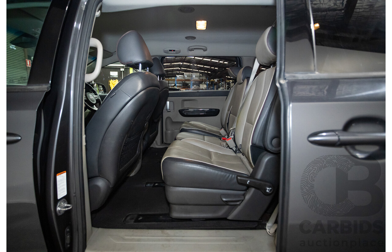 05/2015 Kia Carnival Platinum YP 4d Wagon Platinum Graphite Metallic Turbo Diesel 2.2L