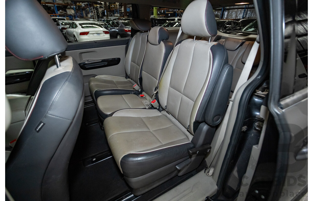 05/2015 Kia Carnival Platinum YP 4d Wagon Platinum Graphite Metallic Turbo Diesel 2.2L