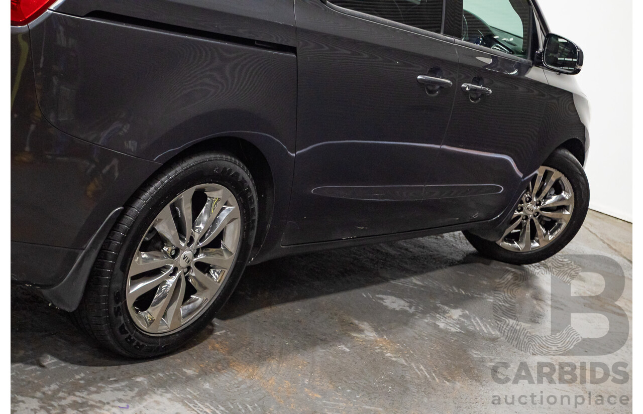 05/2015 Kia Carnival Platinum YP 4d Wagon Platinum Graphite Metallic Turbo Diesel 2.2L