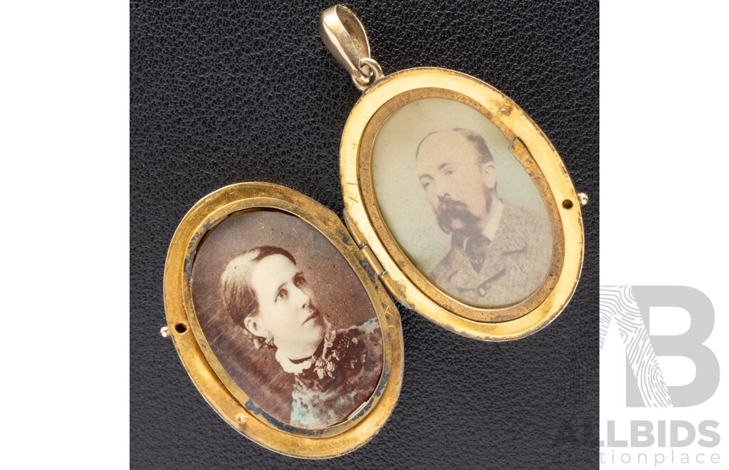 9ct Antique Victorian Oval Locket with Laurel Wreath Motif, 48mm Long, 9.67 Grams