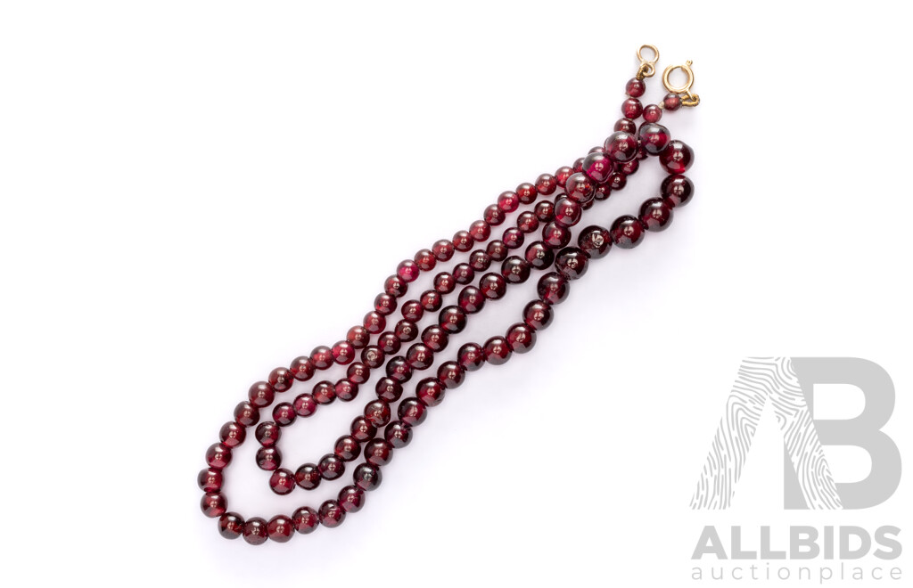 9ct Vintage Slightly Graduating Garnet Beaded Necklace, 48cm, with Gold Hallmarked Bolt Ring Clasp
