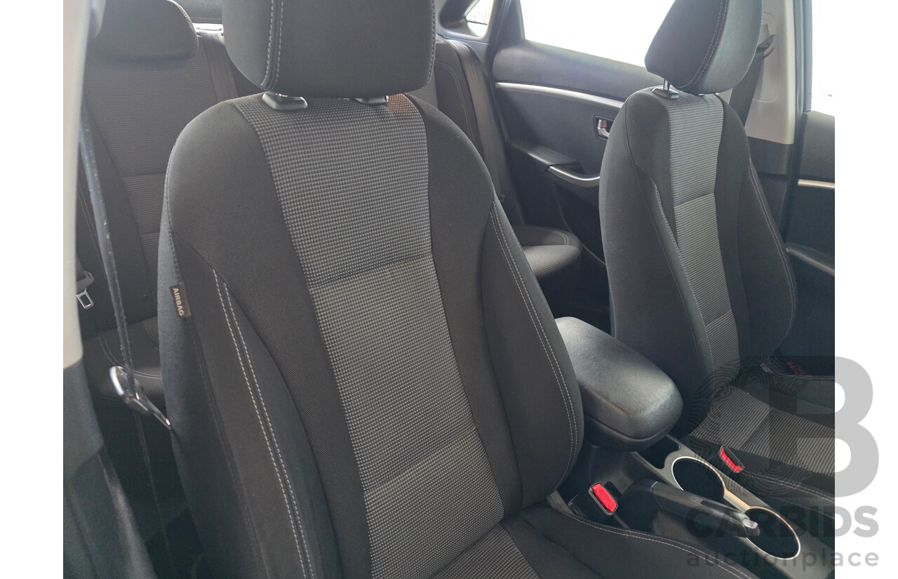 3/2014 Hyundai i30 Active GD MY14 5d Hatchback Black 1.8L