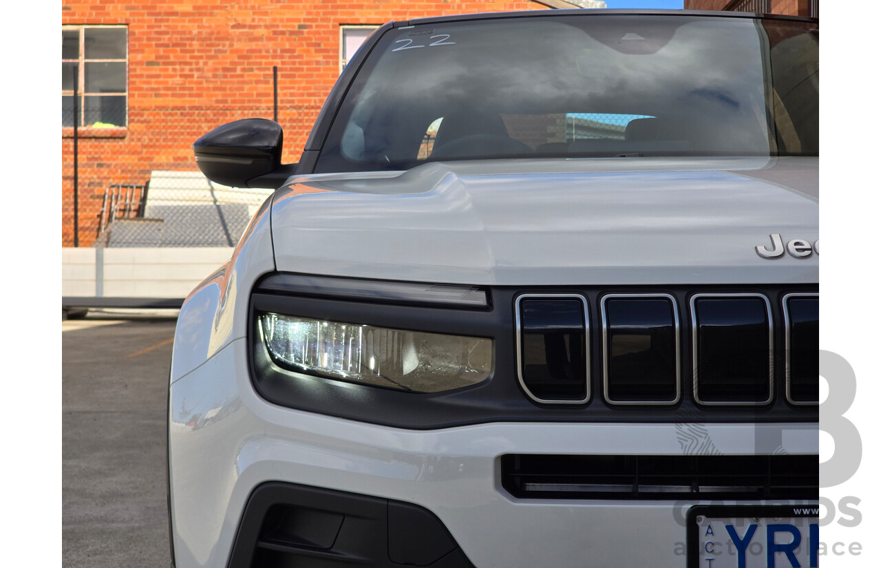 09/2024 Jeep Avenger Limited JJ MY24 4d Wagon Snow White with Volcano Black Roof Dedicated Electric EV 115kw
