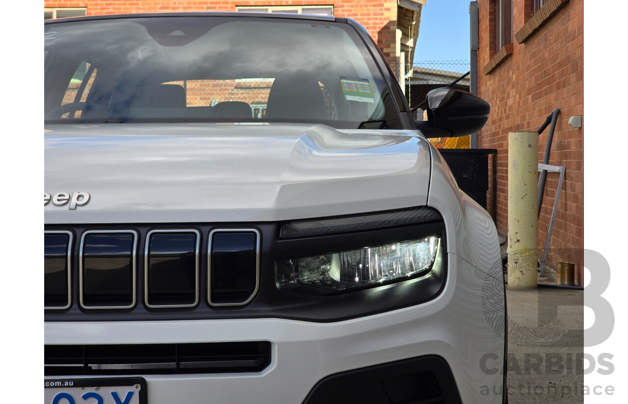 09/2024 Jeep Avenger Limited JJ MY24 4d Wagon Snow White with Volcano Black Roof Dedicated Electric EV 115kw
