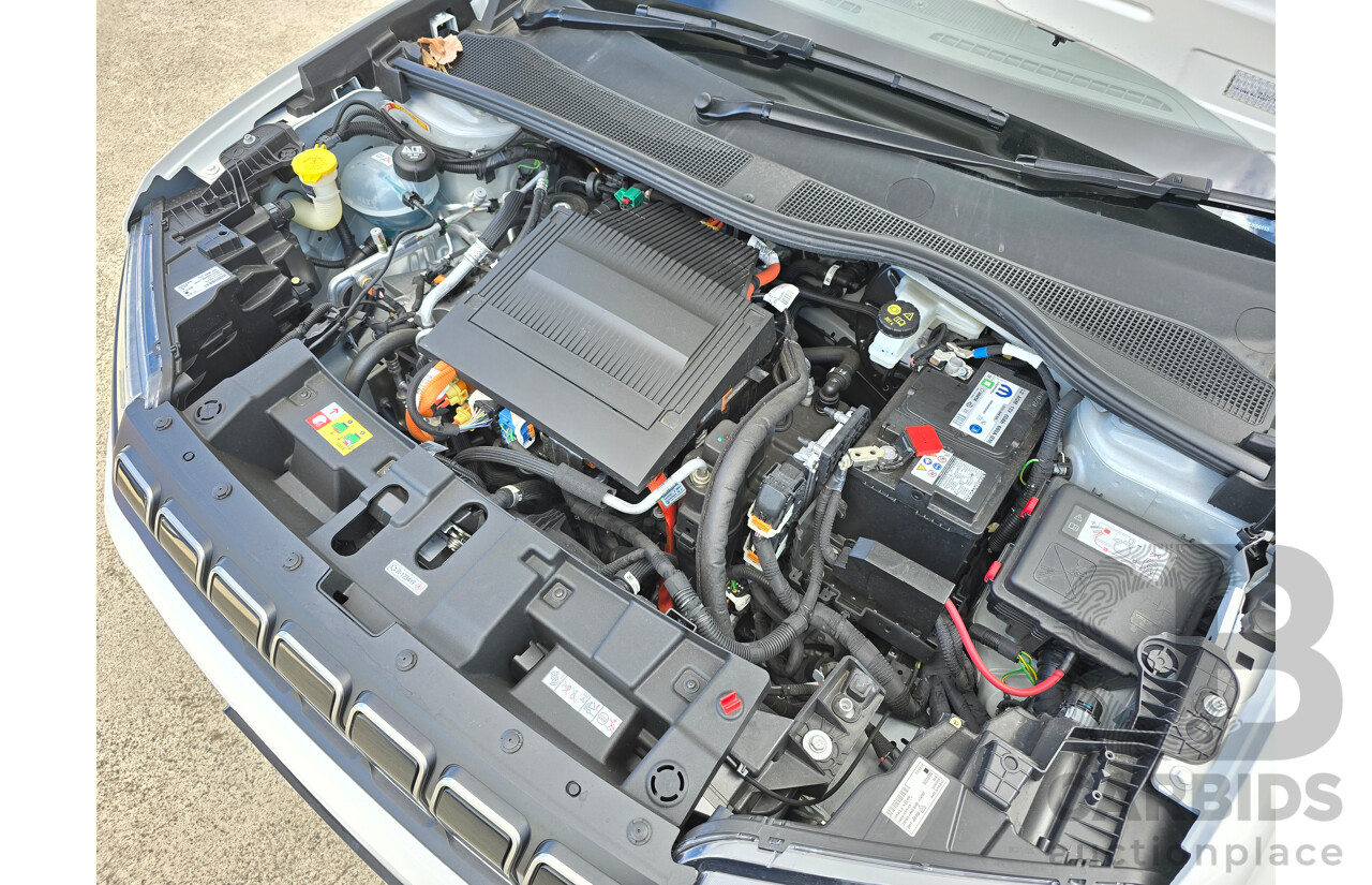 09/2024 Jeep Avenger Limited JJ MY24 4d Wagon Snow White with Volcano Black Roof Dedicated Electric EV 115kw
