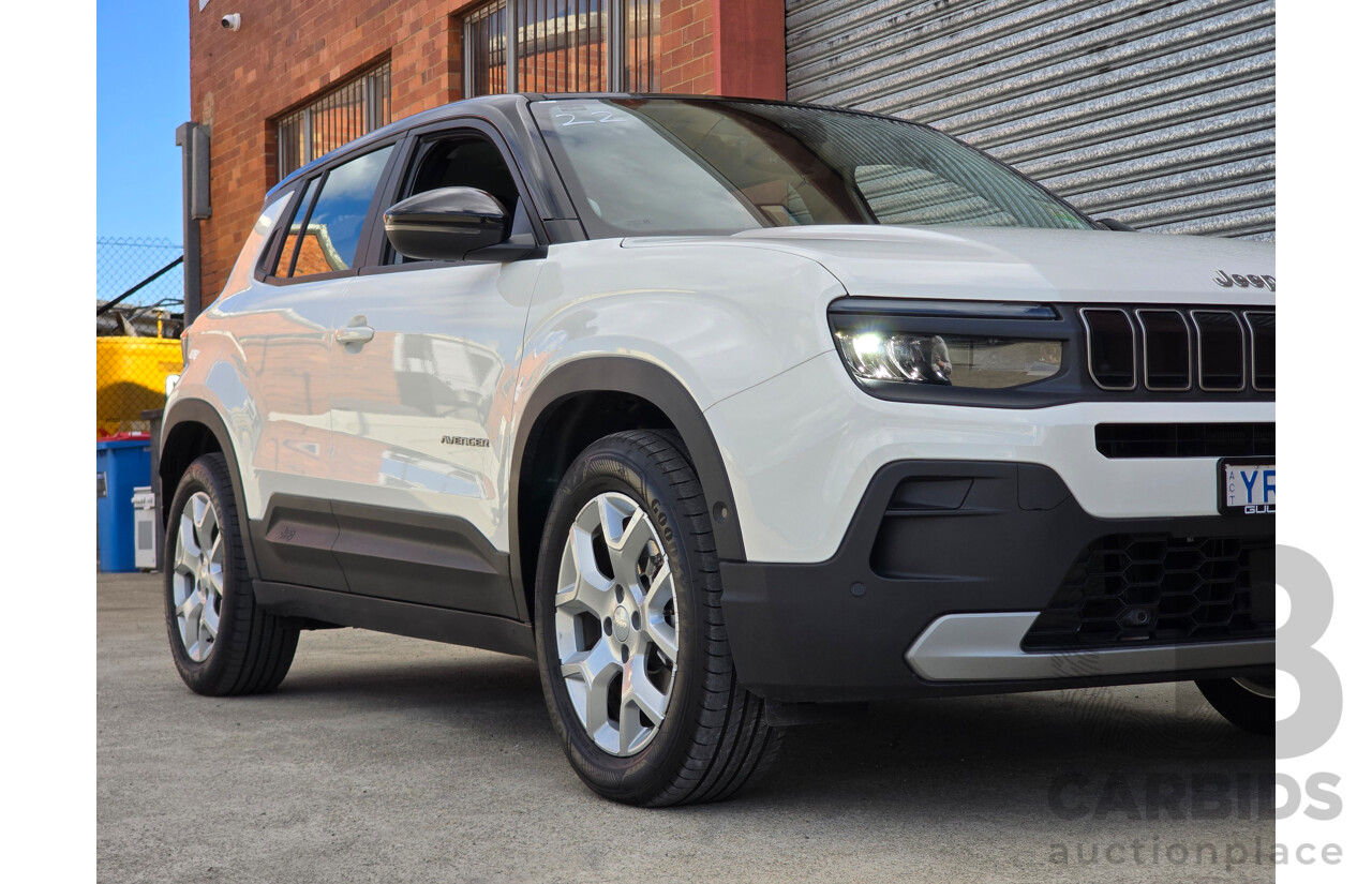 09/2024 Jeep Avenger Limited JJ MY24 4d Wagon Snow White with Volcano Black Roof Dedicated Electric EV 115kw
