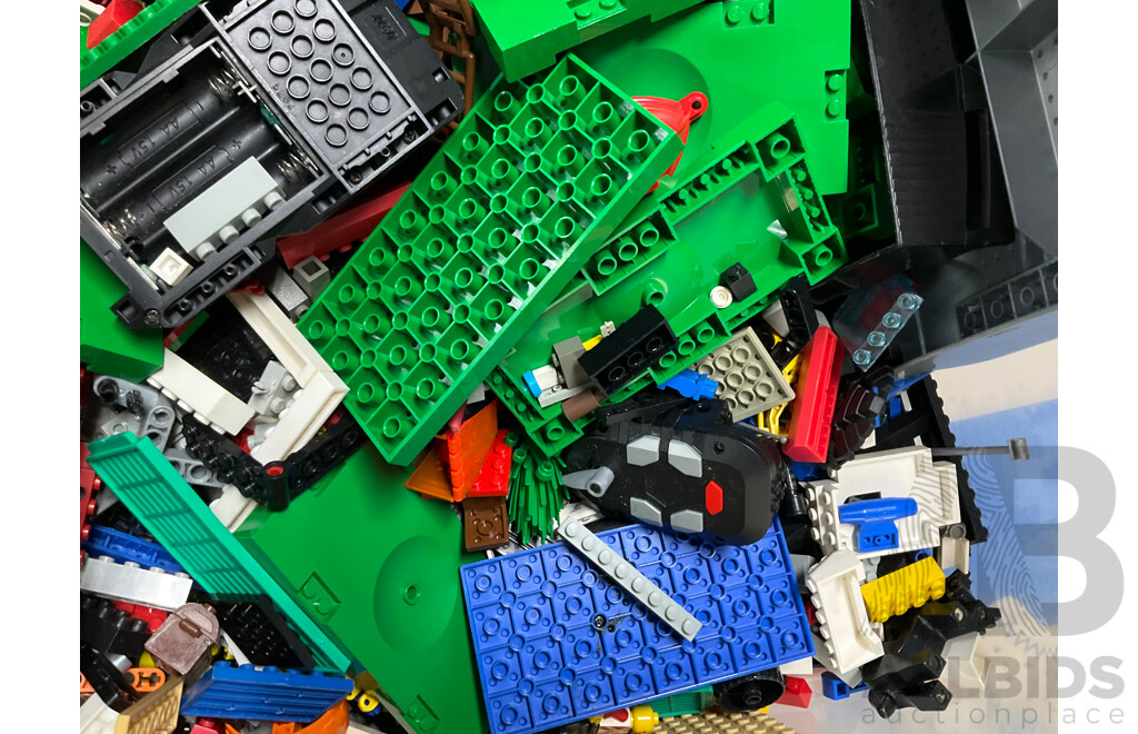 Collection Approx 8.5KG Lego and Lego Compatible Pieces