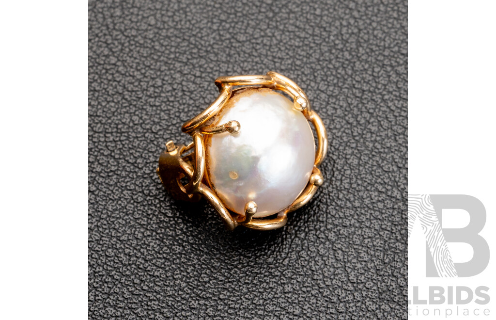 14ct Single Mabe Pearl Lever Back Clip on Earring, 19mm, 5.19 Grams