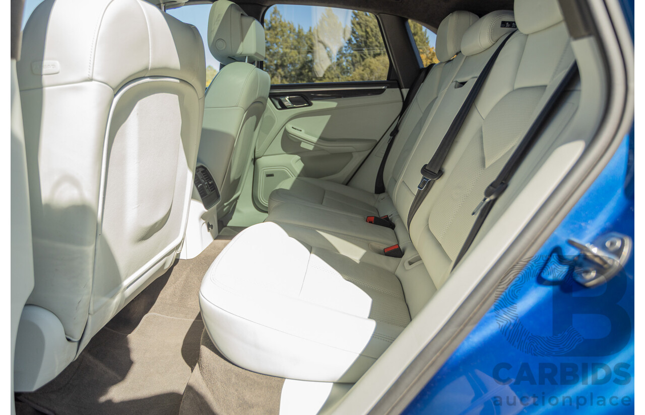 04/2015 Porsche Macan Turbo (AWD) 95B MY15 4d Wagon Sapphire Blue Metallic Twin Turbo V6 3.6L