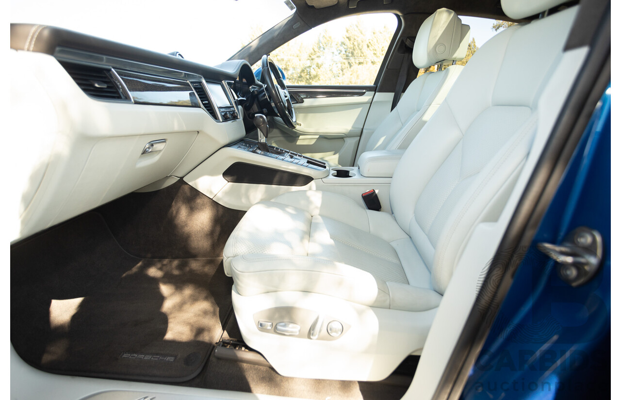 04/2015 Porsche Macan Turbo (AWD) 95B MY15 4d Wagon Sapphire Blue Metallic Twin Turbo V6 3.6L