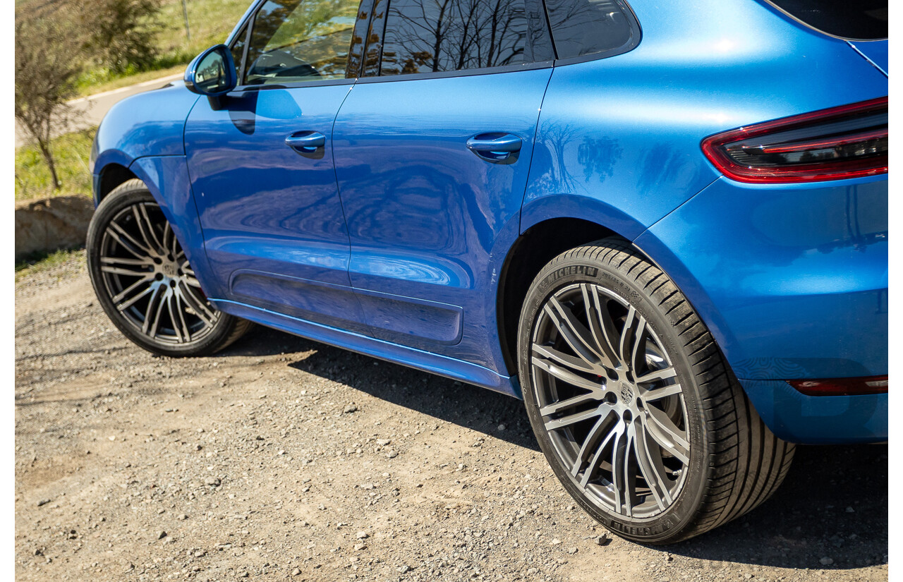 04/2015 Porsche Macan Turbo (AWD) 95B MY15 4d Wagon Sapphire Blue Metallic Twin Turbo V6 3.6L