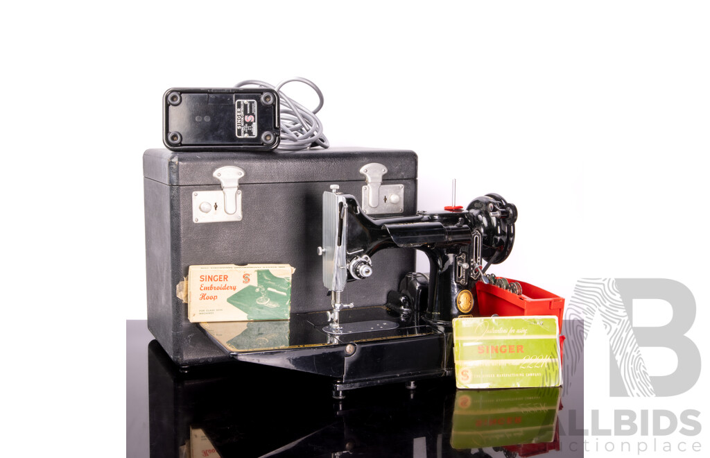 Vintage Singer Featherweight Convertible 222K with Instruction Booklet and Hard Carry Case