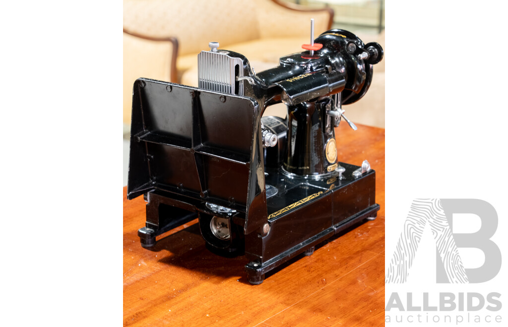 Vintage Singer Featherweight Convertible 222K with Instruction Booklet and Hard Carry Case