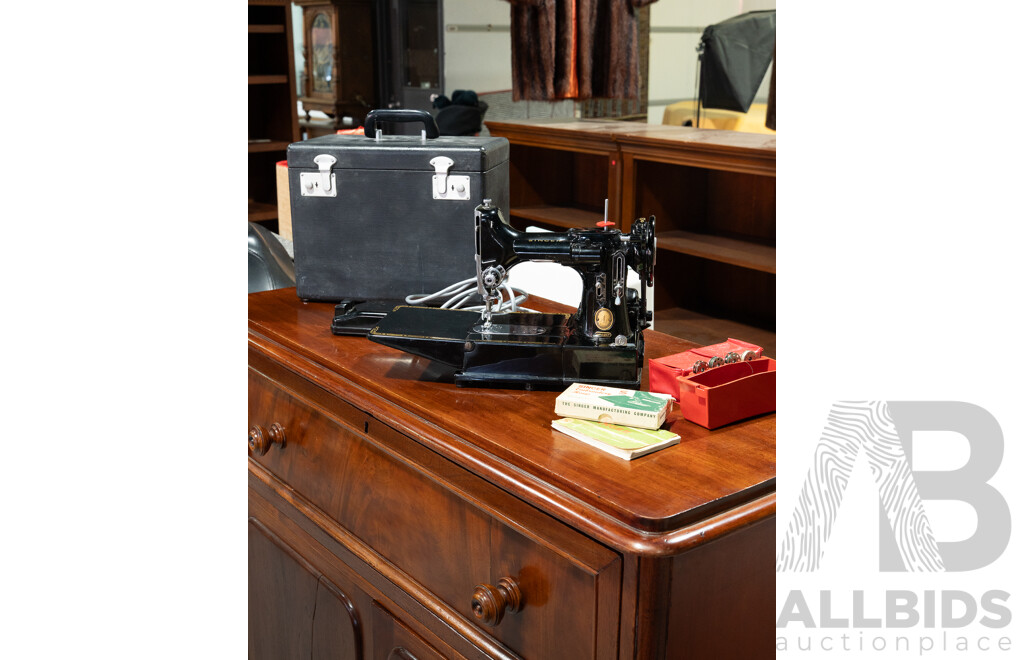Vintage Singer Featherweight Convertible 222K with Instruction Booklet and Hard Carry Case
