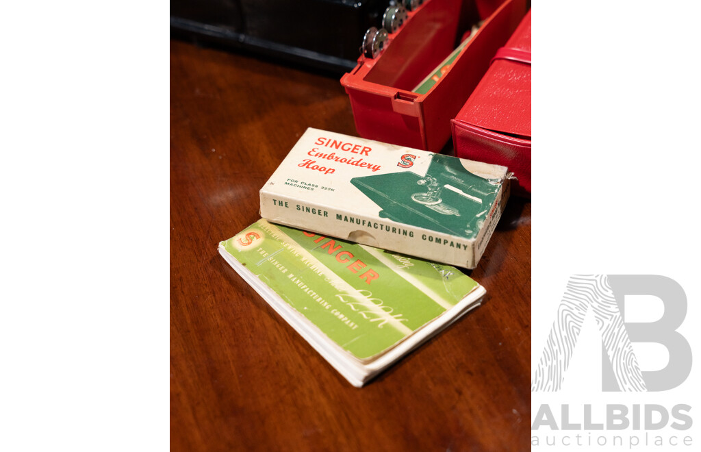 Vintage Singer Featherweight Convertible 222K with Instruction Booklet and Hard Carry Case