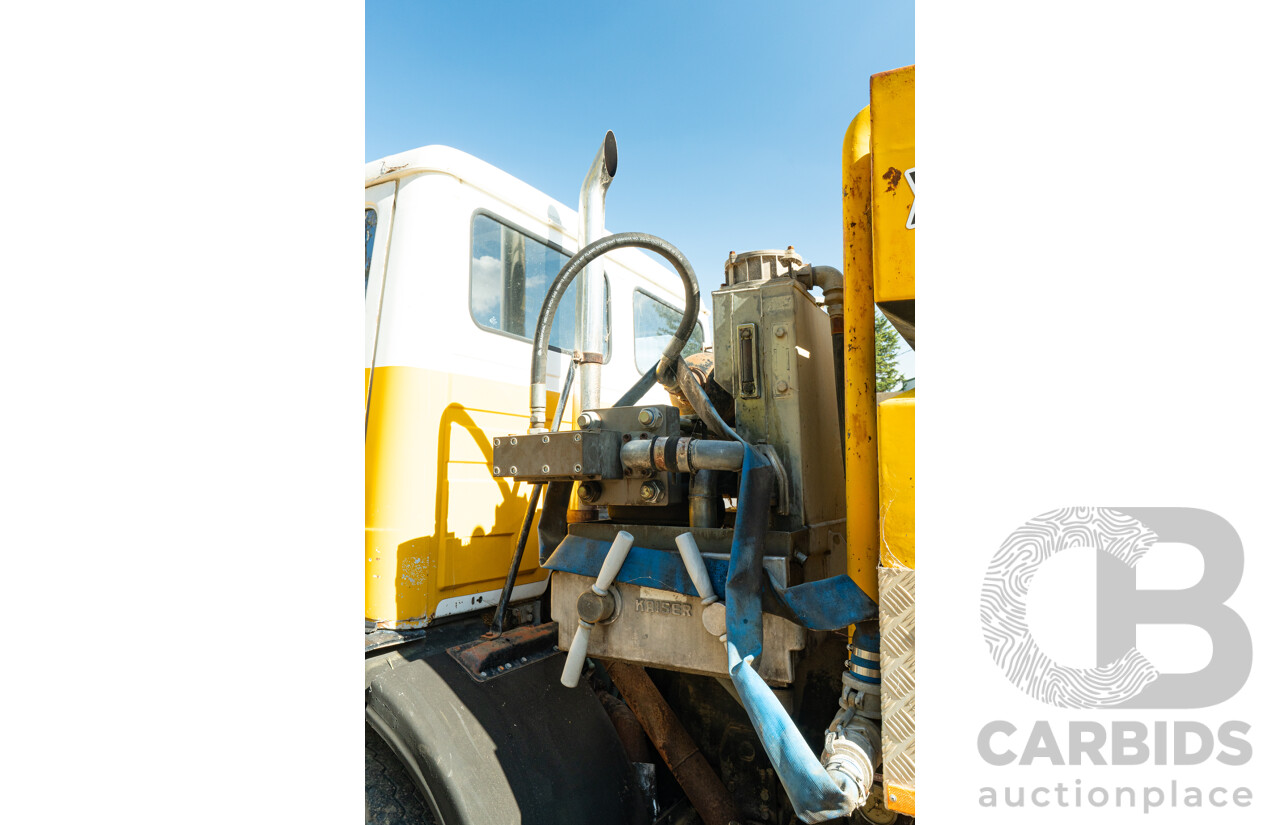 12/1986 Mercedes Benz, 6 Cylinder Diesel, 1422 V Series with Jetting Body