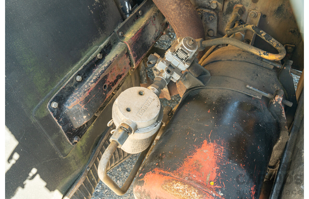 12/1986 Mercedes Benz, 6 Cylinder Diesel, 1422 V Series with Jetting Body