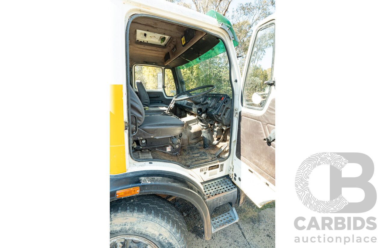 12/1986 Mercedes Benz, 6 Cylinder Diesel, 1422 V Series with Jetting Body
