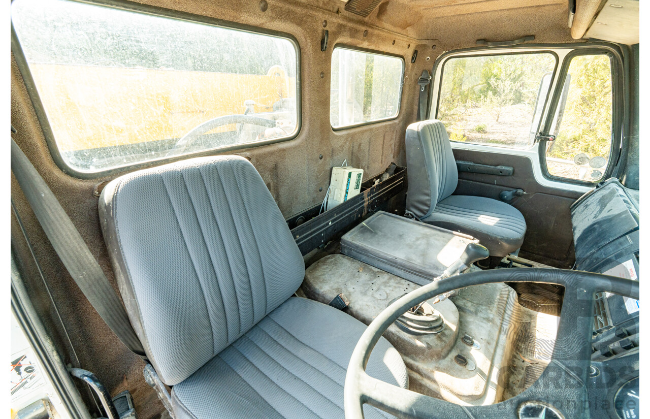 12/1986 Mercedes Benz, 6 Cylinder Diesel, 1422 V Series with Jetting Body